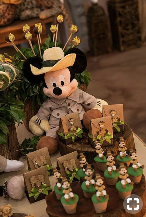 Mickey Safari First Birthday, Wild One Mickey Safari, Mickey Safari Birthday Decorations, Mickey Safari Birthday, Theme Bapteme, Safari Birthday Party Decorations, Safari Baby Shower Boy, Mickey Baby Showers, Jungle Theme Birthday Party