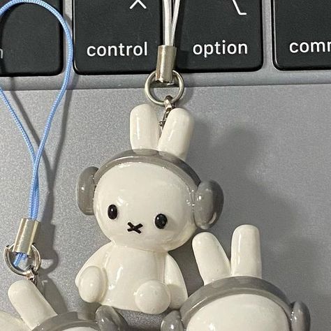 charmed by bea on Instagram: "miffy in tech 🎧🐰available on my etsy !!!   i love how these came out :)   #miffy #polymerclay #charms #keychains" Miffy Keychain, Cute Figures, Cute Keychains, Clay Keychain, Tanah Liat, Clay Crafts Air Dry, How To Make Clay, Cute Polymer Clay, Ceramics Pottery Art