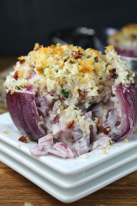 creamy roasted red onions  missinthekitchen Blooming Onion, Roasted Onions, Holiday Meals, Onion Recipes, Red Onions, Veggie Side Dishes, Crumbled Bacon, Cat Recipes, Tasty Bites