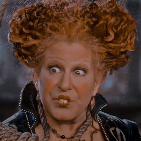 Winifred Sanderson Drawing, Winifred Sanderson Sister Makeup, Winifred Sanderson Aesthetic, Winnifred Sanderson, Winnie Sanderson, Early 2000s Movies, Hermanas Sanderson, Contact Photos, Hocus Pocus Winifred