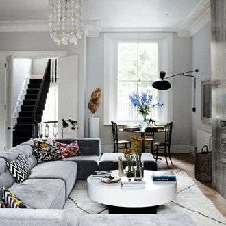 London house by interior designer Suzy Hoodless using contemporary and mid-twentieth-century pieces Townhouse Interior, London Townhouse, Trendy Living Rooms, Decoration Inspiration, A Living Room, Small Living Room, Over The Top, Cheap Home Decor, Living Room Inspiration