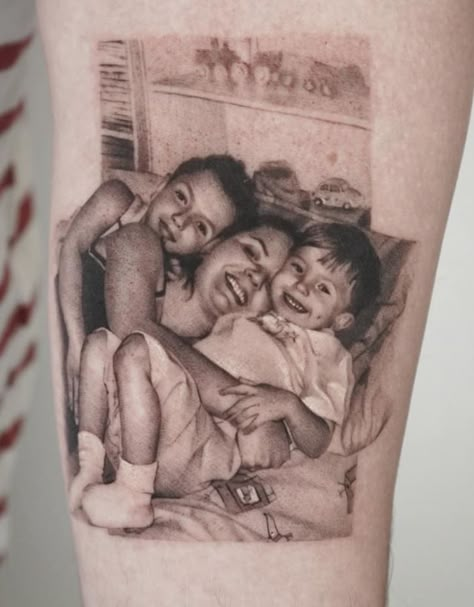 Cute Family Tattoo Realistic Face Tattoo, Martin Tattoo, Portrait Tattoo Sleeve, Feather Tattoo Meaning, Photo Realism Tattoo, Tattoo Portrait, Son Tattoo, Mommy Tattoos, Family Tattoo