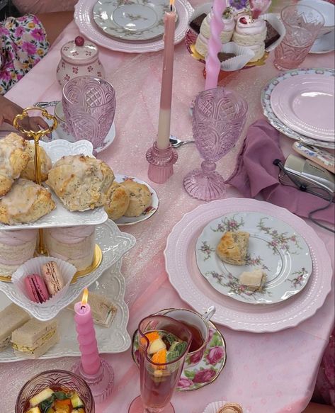 ig: caitlinmiyako | garden tea party aesthetic | unique table setting Garden Tea Party Aesthetic, Tea Party Aesthetic, Pink Picnic, Pink Tea Party, Spring Tea Party, 17th Birthday Ideas, Fairy Tea Parties, Garden Tea Party, High Tea Party