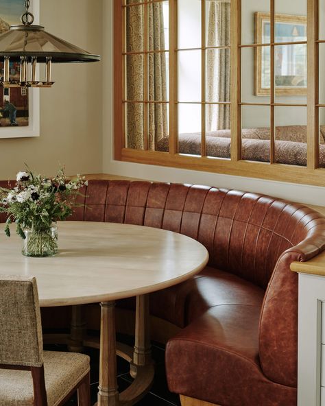 Restaurant Booth Seating, Kitchen Nooks, Pub Ideas, Dining Booth, Brooklyn House, Deco Kitchen, Art Deco Kitchen, Kitchen Banquette, Forest Cottage