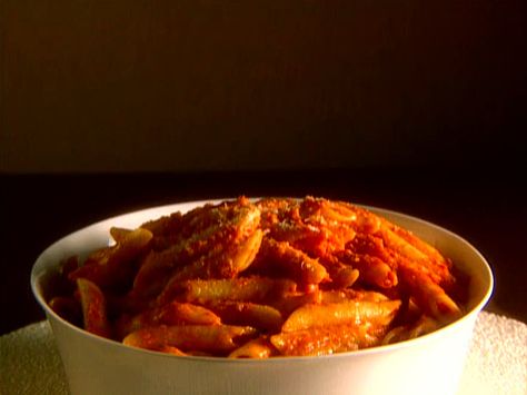 Penne with Vodka Sauce recipe from Giada De Laurentiis via Food Network Penne Vodka Sauce, Vodka Sauce Recipe, Penne Alla Vodka, Easy Tomato Sauce, Alla Vodka, Cream Pasta, Vodka Sauce, Giada De Laurentiis, Cooking Channel