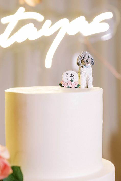 Goldendoodle Cake Topper, Wedding Cake Ideas With Dog, Simple Wedding Cake With Dog, Wedding Cake Dog Eating, Wedding Cake With Dog Eating, Dog On Wedding Cake, White Simple Wedding Cake, Wedding Cake With Dog, Dog Wedding Cake Toppers