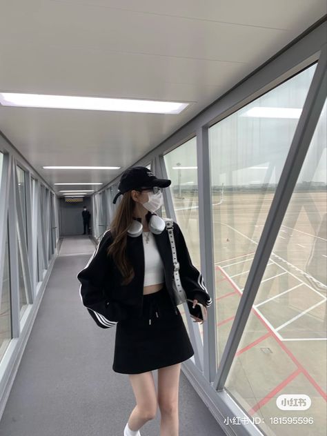 Ootd Airport, Adidas Vintage Jacket, Girly Style Outfits, Rok Mini, Airport Look, Korean Casual Outfits, Dark Feminine Aesthetic, Casual Day Outfits, Feminine Aesthetic