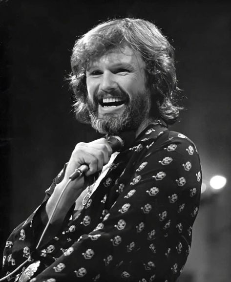 Reba McEntire Remembers "Kind Soul" Kris Kristofferson In Tender Tribute Kris Kristofferson Children, A Star Is Born 1976, Me And Bobby Mcgee, Jamey Johnson, Kris Kristofferson, Reba Mcentire, Barbra Streisand, George Strait, He Left