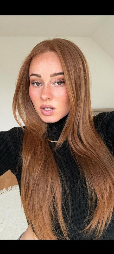 Light Copper hair and hazelnut eyes Copper On Light Brown Hair, Light Auburn Hair Color Brown, Outfit Ideas Ginger Hair, Copper Brown Hair Olive Skin, Cowboy Copper Hair Green Eyes, Ginger Light Hair, Ginger Hair Tanned Skin, Brown Eyes Olive Skin Hair Color, Chestnut Light Brown Hair