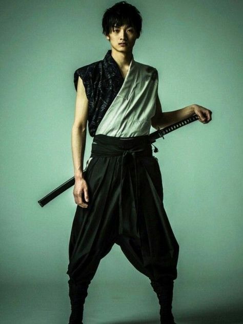 samurai ronin jovem Samurai Clothing, Body Reference Poses, Human Poses Reference, Human Poses, Character Poses, Cool Poses, Male Poses, Action Poses, Pose Reference Photo