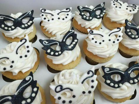 Masquerade Ball Cupcakes, Xv Aesthetic, Masquerade Cupcakes, Mascarade Ball, Masquerade Ball Party, Ball Makeup, Sweet 16 Themes, Masquerade Theme, Aloha Party