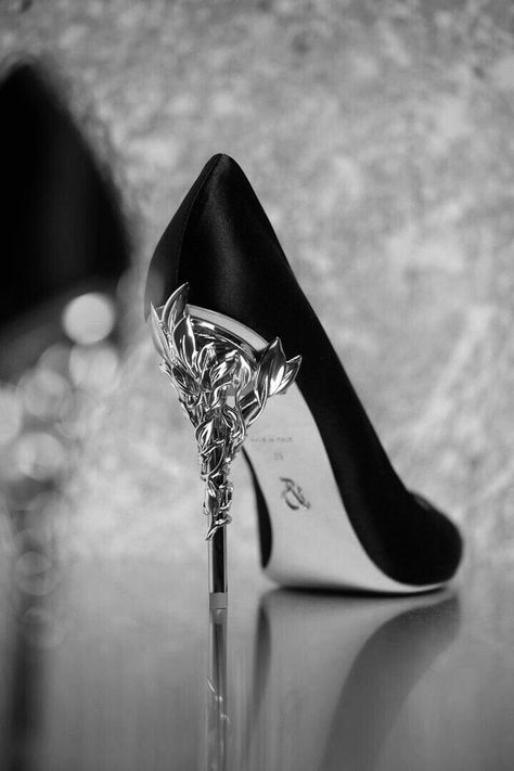 Dark Wedding Theme, Hak Tinggi, Fancy Heels, Cute Shoes Heels, Shoes Heels Classy, Goth Wedding, Dark Wedding, Engagement Rings Affordable, Heels Classy