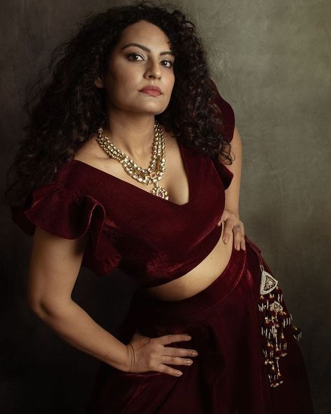 Panache Haute Couture (@panachehautecouture) • Instagram photos and videos Skirt Blouse Designs Latest, Green Velvet Blouse, Velvet Blouse Design, Velvet Saree, Saree Jackets, Maroon Colour, White Lehenga, Suit Ideas, Velvet Blouse