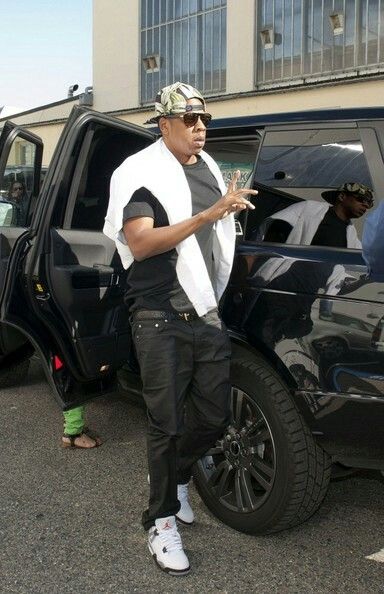 Jay Z rocking air Jordan 4 white cement White Cement Outfit, Beyonce Blue Ivy, Air Jordan 4 White Cement, Jordan 4 White Cement, Paris Airport, Jordan 4 White, White Cement, Family Of Three, Beyonce And Jay Z