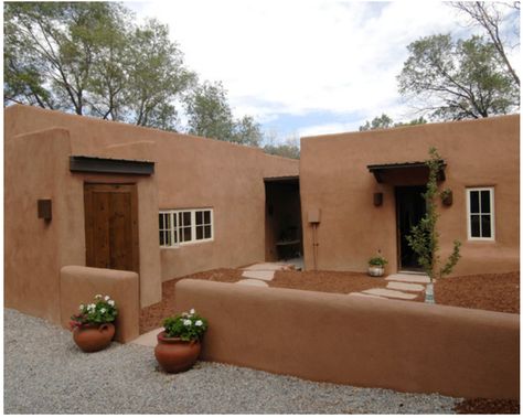 Modern Adobe House Exterior, Adobe House Exterior, Modern Adobe House, Modern Adobe, Southwestern Bedroom, Brick House Plans, Earth Bag Homes, Mud House, Exterior Design Ideas