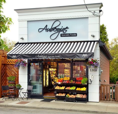 Love the front of this store Fruits Shop Design, Fruit Ideas, Vegetable Shop, Grocery Store Design, Mini Store, Supermarket Design, Smoothie Bar, Fruit Shop, Local Shops