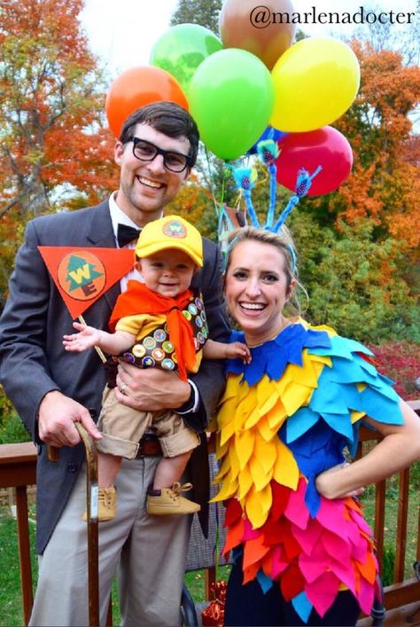 Cute and Clever Family Halloween Costume Ideas Disfraz Up, Pixar Halloween Costumes, Family Costumes For 3, Disney Family Costumes, Family Costumes Diy, Family Halloween Costume Ideas, Family Themed Halloween Costumes, Family Halloween Costume