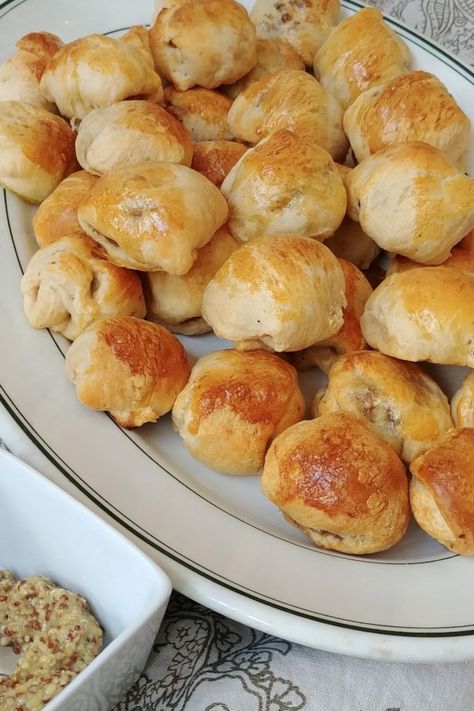 Meatball-Stuffed Crescent Rolls | "These ground turkey meatballs stuffed in crescent rolls are perfect appetizers for any party! They need a little extra time to make, but they are delicious!" #footballrecipes #gamedayrecipes #tailgatingrecipes #superbowlrecipes #superbowlparty #superbowlpartyideas Football Appetizers Easy, Healthy Football, Crescent Rolls Recipe, Ground Turkey Meatballs, Appetizers Healthy, Football Appetizers, Turkey Meatball, Crescent Recipes, Snacks Appetizers