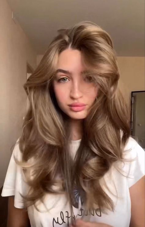 Long Hair Trim, Sandy Brown Hair, Beige Blonde Hair, 60s Hair, Golden Brown Hair, Dark Blonde Hair Color, Medium Hair Color, Beige Hair, Bronze Hair