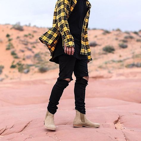 Yellow Flannel Gray Flannel Outfit, Yellow Flannel Outfit, Flannel Outfits Men Streetwear, Flannel Outfits Aesthetic, Yellow Flannel Shirt, Flannel Outfits Men, Men Grunge, Flannel Shirt Outfit, Flannel Outfit