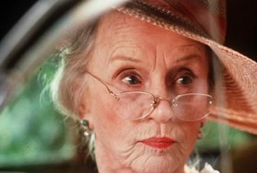 Driving Miss Daisy (1989):  Jessica Tandy plays Daisy Werthan Daisy Aesthetic, Jessica Tandy, Daisy Image, Aesthetic Movie, Driving Miss Daisy, A Streetcar Named Desire, Christopher Plummer, People Of Interest, Young Actors