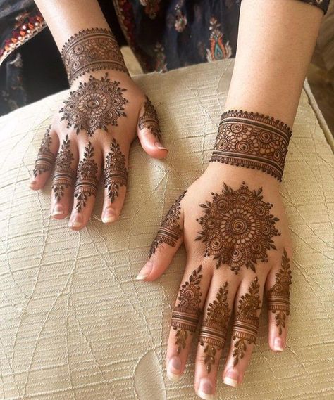 henna henna designs henna tattoo henna tattoos henna design henna tattoo designs hennas henna hand henna tattoo design Henna Tattoo Design, Tattoos Henna, Front Mehndi Design, Simple Mehendi Designs, Henna Hand, Designs Mehndi, Henna Tattoo Designs Hand, Simple Henna Tattoo, Tattoo Henna