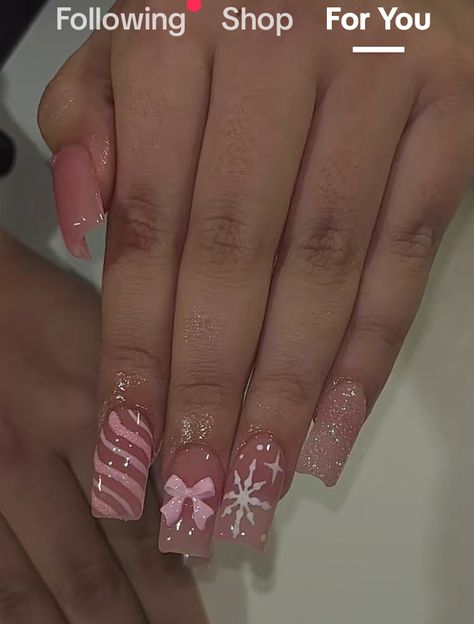 Pink Christmas Nails French Tips, Light Pink Christmas Nails Almond, Pink Hello Kitty Christmas Nails, Christmas Nail Ideas Pink, Pink Christmas Nails Square, Simple Pink Christmas Nails, Pink Winter Nails Short, Short Pink Christmas Nails, Light Pink Christmas Nails