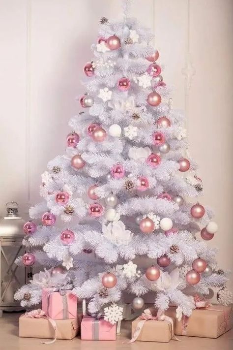 White Christmas Tree Themes, Christmas Tree Themes Colors, All White Christmas Tree, All White Christmas, Pink Christmas Tree Decorations, White Xmas Tree, White Christmas Tree Decorations, White Christmas Tree Ideas, Silver Christmas Decorations