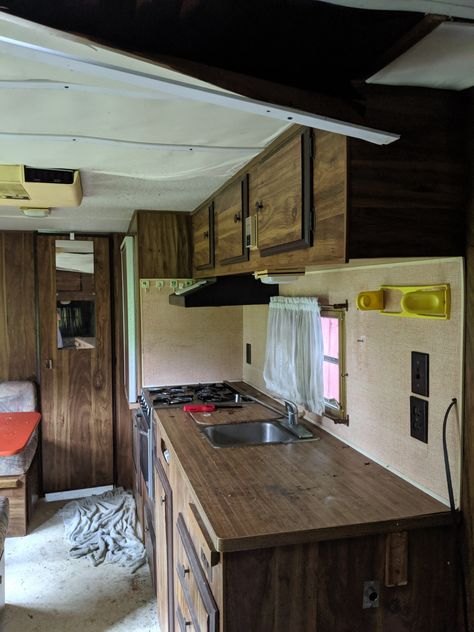 Before and After Pictures of our 1977 Vintage Camper 1970s Camper Remodel, Caravan Renovation Before And After, Camper Flip, Rv Hacks Travel Trailers, Vintage Camper Renovation, Remodel Camper, Vintage Trailers For Sale, Remodel Trailer, Caravan Interior Makeover