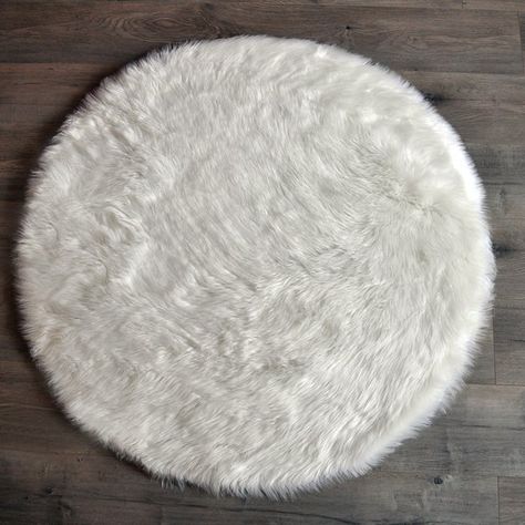 Grey Fluffy Carpet, Blue Carpet Bedroom, White Fur Rug, Kotak Bento, Faux Sheepskin Rug, Dry Carpet Cleaning, Dark Carpet, Hallway Carpet Runners, Buying Carpet