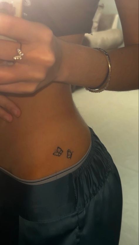 Tattoo Ideas Female Small Behind Ear, Small Tattoos On Side Of Wrist, Hip Area Tattoo, Visible Tattoos For Women, Hip Tattoos Women Minimalist, Tattoo Ideas Female In Spanish, Year Tattoo On Ankle, Elegant Hip Tattoo, Tattoo Ideas Hidden Places