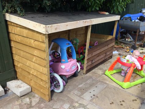 Toy Shed, Toy Organization Living Room, Kids Garden Toys, Kids Bike Storage, Room Organization Hacks, Diy Outdoor Toys, Kids Garage, Outdoor Toy Storage, Toy Storage Ideas