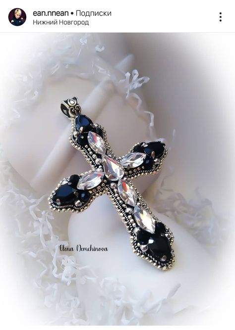 Beaded Crosses, Tambour Beading, Beaded Cross, Handmade Beaded Jewelry, Brooches Handmade, Beaded Brooch, Beaded Embroidery, Beaded Jewelry, Projects To Try