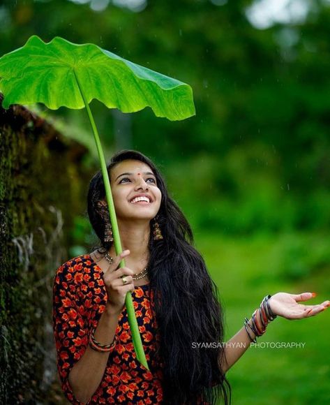 Village Photoshoot, Kerala Girl, Rainy Photoshoot, Rain Video, Portrait Photography Lighting, Peacock Photos, Cut Out People, Ethnic Beauty, American Gallery