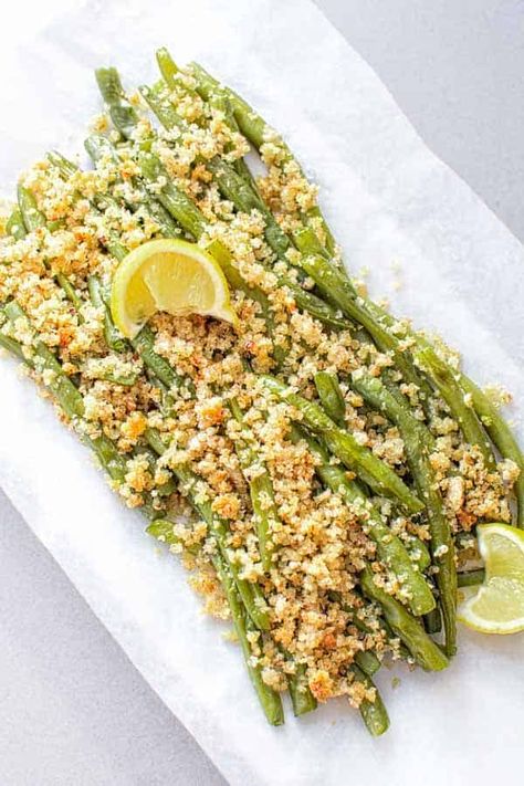 green beens with parmesan bread crumbs recipe Parmesan Green Beans Baked, Veggie Bread, Bread Varieties, Oven Green Beans, Grean Beans, Peanut Bars, Fresh Green Bean Recipes, Beans Baked, Oven Roasted Green Beans