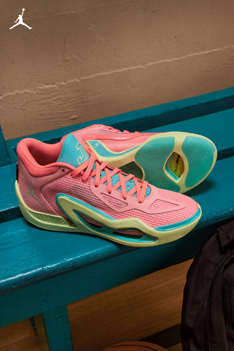 Tatum 1 Pink Lemonade, Basketball Senior Night Posters, Basketball Banquet Ideas, Vball Shoes, Zapatillas Nike Basketball, Vb Shoes, Basketball Banquet, Pink Basketball Shoes, Basketball Senior Night