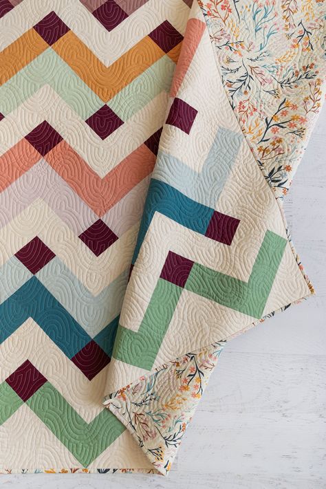 Ready to Elevate Your Quilting Game? Explore this stunning beginner-friendly Thrive Quilt by Suzy Quilts, showcasing fabrics from Signature PURE Solids. With various sizes available, it's the perfect way to level up your quilting skills. Find this quilt pattern and more sewing inspiration in our Lookbook! Let's start stitching. #ArtGalleryFabrics #QuiltsAesthetic QuiltBlocksEasy #CozyQuilts #QuiltDesigns #ModernQuilting #PatchworkQuilting #SewingInspiration #PatchworkQuilts Solid Color Quilts, Simple Quilt Patterns, Easy Quilt Patterns For Beginners, Suzy Quilts, Patchwork Inspiration, Diy Fabric Crafts, Solid Quilt, Signature Quilts, Beginner Quilt Patterns