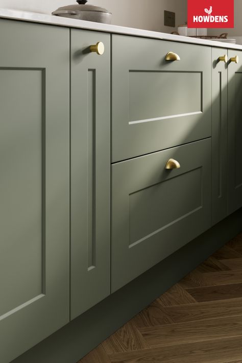 Chelford Reed Green, Hardware On Green Cabinets, Green Hamptons Kitchen, Howdens Chelford Reed Green, Modern Heritage Kitchen, Sage Green Kitchen Howdens, Wren Green Kitchen, Shaker Kitchen Colours, Green Kitchen Cabinets Brass Hardware