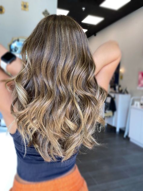 Balayage Ashy Brown, Mid Length Hair Balayage, Ashy Brown Balayage, Brown With Golden Highlights, Balayage Light Brown, Ashy Brown, Light Brown Highlights, Golden Highlights, Bronde Balayage