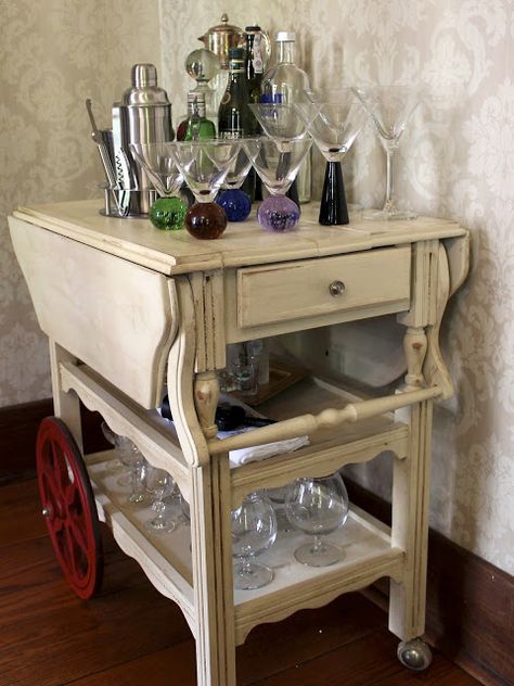 Antique Tea Cart, Vintage Tea Cart, Tea Trolley, Upcycled Furniture Diy, Tea Cart, Bar Cart Decor, Contemporary House Design, Wreath Ideas, Redo Furniture