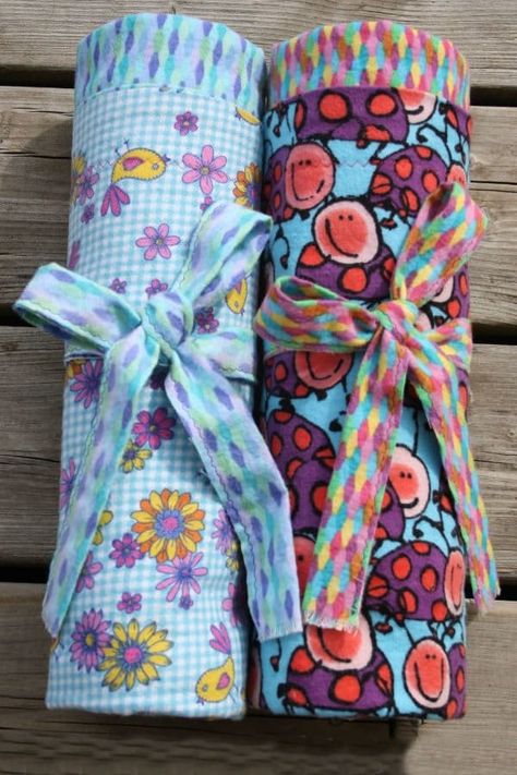 How to Make Extra-Large, Reversible, Flannel Receiving Blankets for Baby Couture Bb, Easy Baby Blanket, Trendy Sewing, Baby Sewing Projects, Beginner Sewing Projects Easy, Clothes Sewing, Receiving Blanket, Baby Projects, Baby Diy