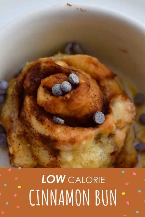 Single Serve Low Calorie Meals, Low Cal Cinnamon Rolls, 2 Ingredient Dough, Mug Recipe, Cinnamon Bun Recipe, Rolls Easy, Cinnamon Rolls Easy, Fitness Recipes, Single Serve Desserts