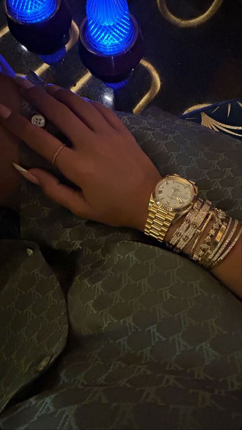 Lifestyle Jewelry, Xoxo Jewelry, Jewelry Lifestyle, Dope Jewelry Accessories, Living Paycheck To Paycheck, Paycheck To Paycheck, Expensive Jewelry Luxury, Wrist Jewelry, Luxe Jewelry