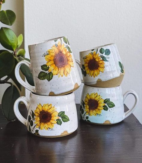 Sunflower Ceramic Painting, Sunflower Ceramics, Wheel Ceramics, Sunflower Pottery, Milk Green Tea, Pottery Painting Ideas Easy, Ceramic Sunflower, Sunflower Ceramic, To Best Friend