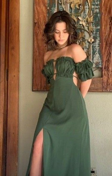 Guia Completo: Como Usar Vestidos Longos com Estilo e Versatilidade Hogwarts Dr, Hot Prom Dress, Flowy Dress Long, Dr Closet, White Mini Dress Outfit, Elegant Prom Dresses, Prom Dresses For Teens, Prom Dresses Modest, Couture Mode