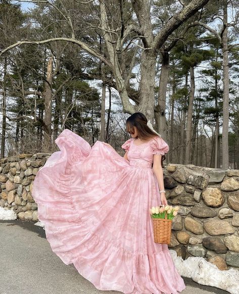 @neetupersaud on instagram Spring Dress Plus Size, Cottagecore Princess, Floral Print Chiffon Maxi Dress, Dresses Date, Outfit Ideas Modest, Chinese Fancy Dress, Long Blouse Designs, Pictures Engagement, Simple Frock Design