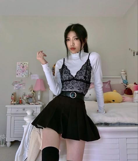 Goth Gifts, Mode Ulzzang, Fashion 90s, Moda Outfit, Goth Girl, Swaggy Outfits, Alternative Outfits, Korean Outfits, Grunge Outfits