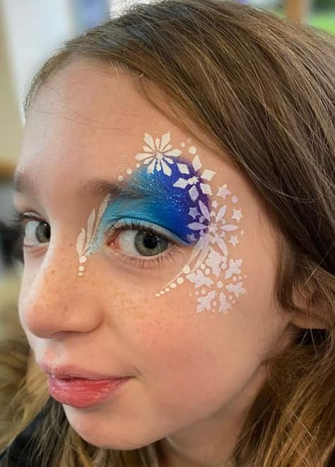 Kids Face Painting Easy, Frozen Face Paint, Painting Snowflakes, Easy Face Painting Designs, Princess Face Painting, Face Painting Tips, Christmas Face Painting, Girl Face Painting, Makeup Christmas