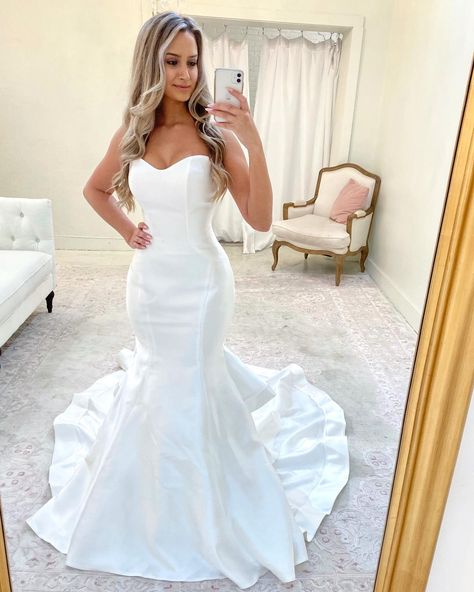 Satin Wedding Dress Mermaid, Cowl Back Wedding Dress, Paloma Blanca Wedding Dress, Fitted Wedding Gown, Mikado Wedding Dress, Strapless Wedding Dress Mermaid, Satin Mermaid Wedding Dress, Black And White Wedding Theme, White Wedding Theme