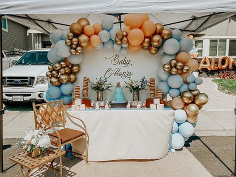 @partypopperballoons on Instagram: “Drive-Thru baby shower and I truly loved working with this adorable baby bear 🤍🐻theme and color scheme. Thank you @mxdymo for booking with…” Drive Thru Baby Shower Ideas, Drive By Baby Shower Ideas, Baby Shower Color Themes, Teddy Bear Theme, Its A Boy Balloons, Bear Theme, Drive Thru, Balloon Decor, Keto Desserts